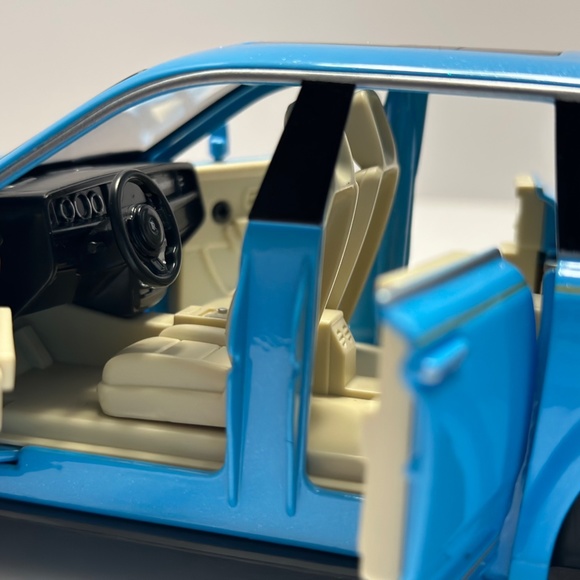 1:24 Rolls-Royce Cullinan Mansory Diecast LED HEADLIGHT & TAILLIGHT Blue… - Picture 6 of 9